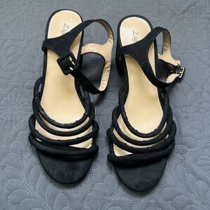 ZIGI SOHO Gladys Faux Suede Strappy Black Block Heels Sandal Zip-Up SZ 8.5 Chic